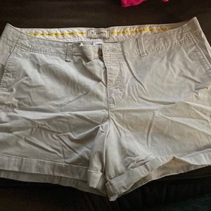 3in Old Navy shorts in a light grey